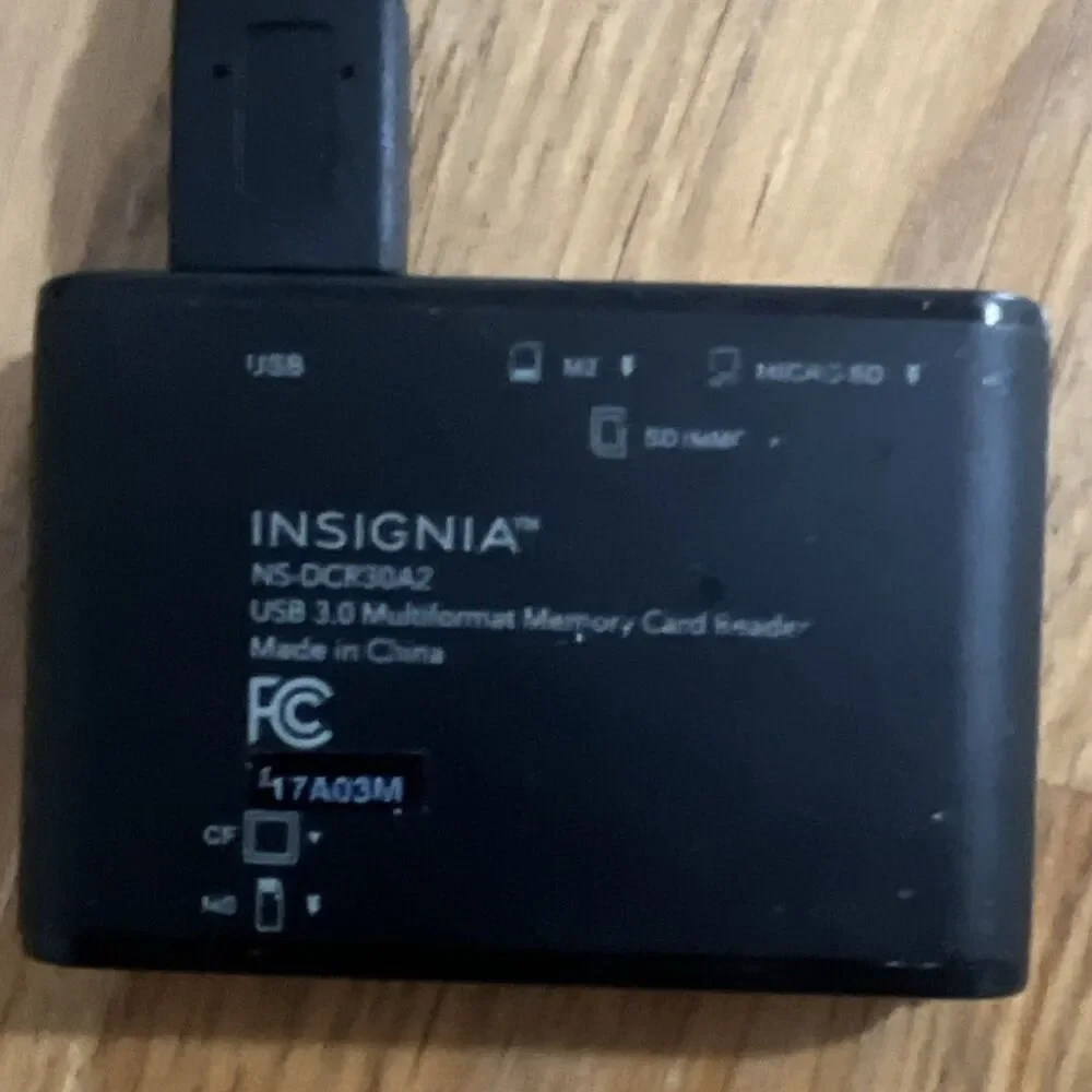 Insignia NS-DCR30A2 USB 3.0 Multi-Format Card Reader CF SD microSD